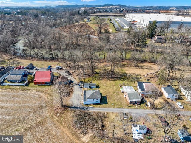 1086 HEFFNER LN, Reading, PA 19605