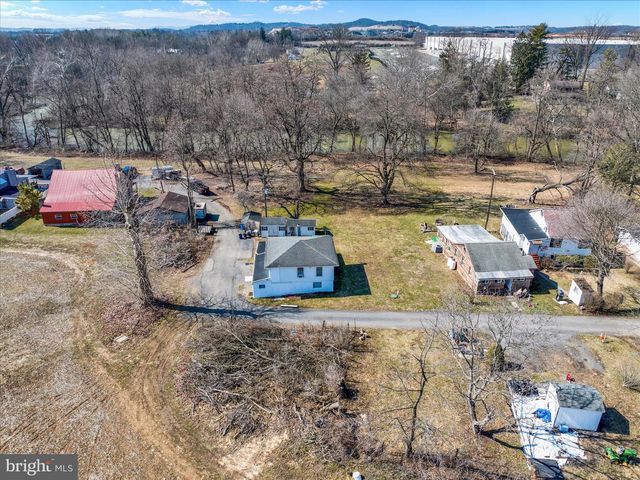 1086 HEFFNER LN, Reading, PA 19605