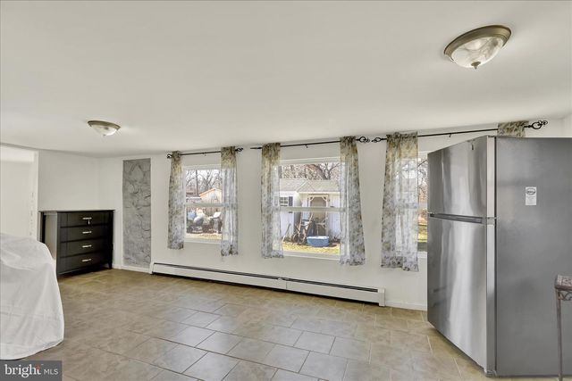 1086 HEFFNER LN, Reading, PA 19605