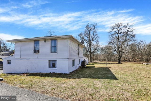 1086 HEFFNER LN, Reading, PA 19605