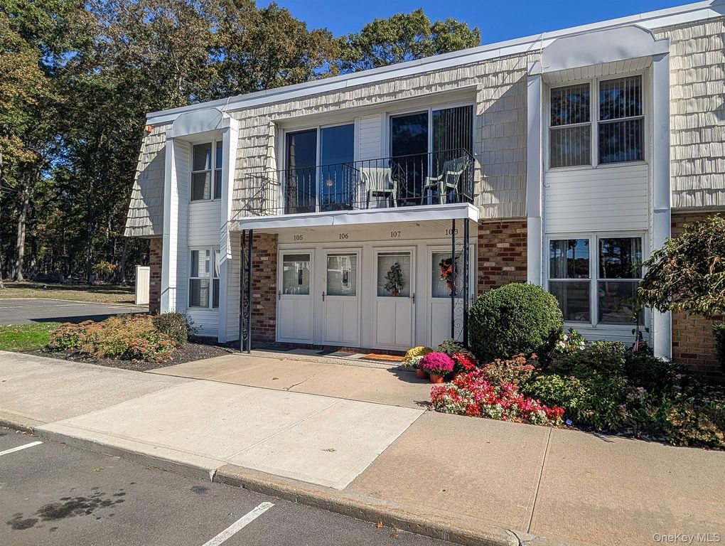 73 Rocky Point Yaphank Rd 106, Rocky Point, NY 11778
