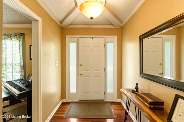 5121 McGregor Dr, La Grange, KY 40031