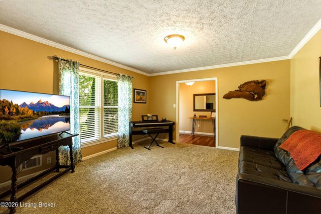 5121 McGregor Dr, La Grange, KY 40031