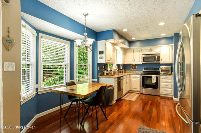 5121 McGregor Dr, La Grange, KY 40031