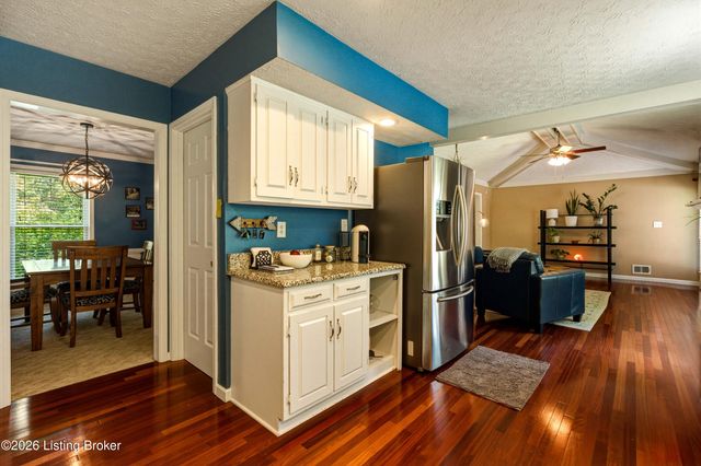 5121 McGregor Dr, La Grange, KY 40031