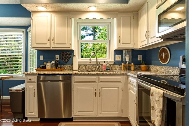 5121 McGregor Dr, La Grange, KY 40031