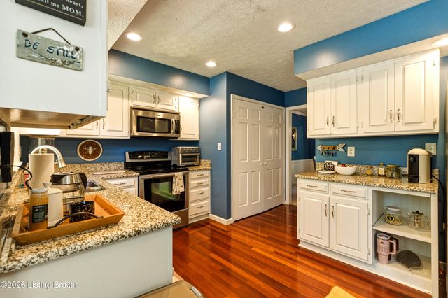 5121 McGregor Dr, La Grange, KY 40031