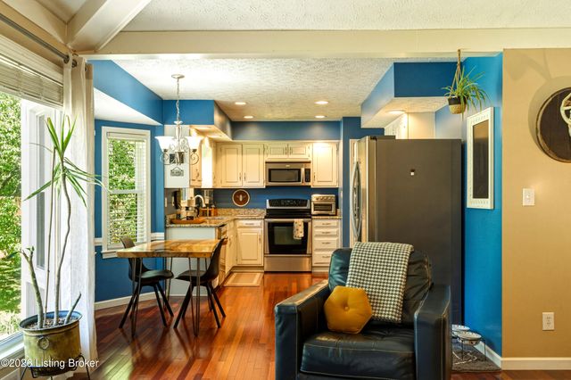 5121 McGregor Dr, La Grange, KY 40031