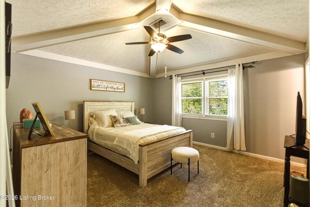 5121 McGregor Dr, La Grange, KY 40031