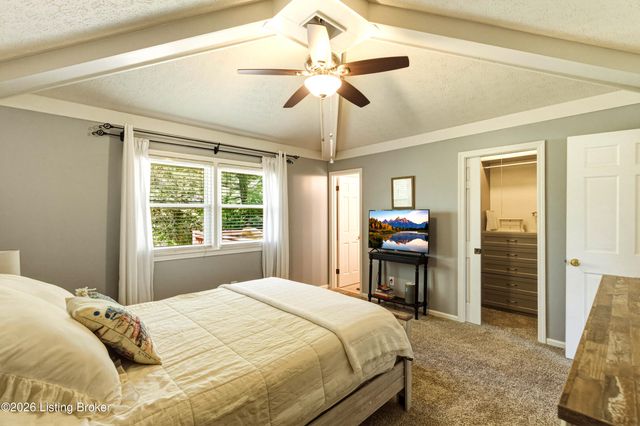 5121 McGregor Dr, La Grange, KY 40031