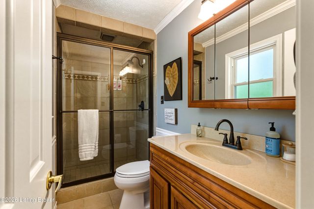 5121 McGregor Dr, La Grange, KY 40031