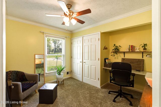 5121 McGregor Dr, La Grange, KY 40031