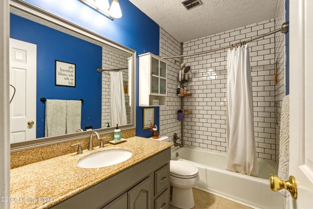 5121 McGregor Dr, La Grange, KY 40031