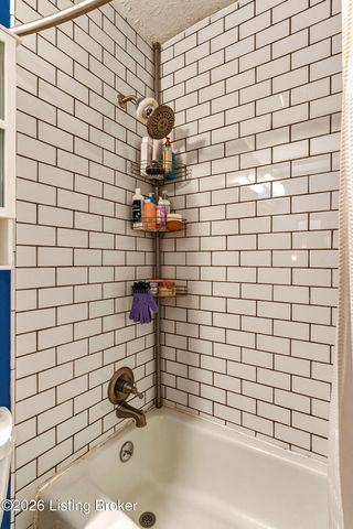 5121 McGregor Dr, La Grange, KY 40031