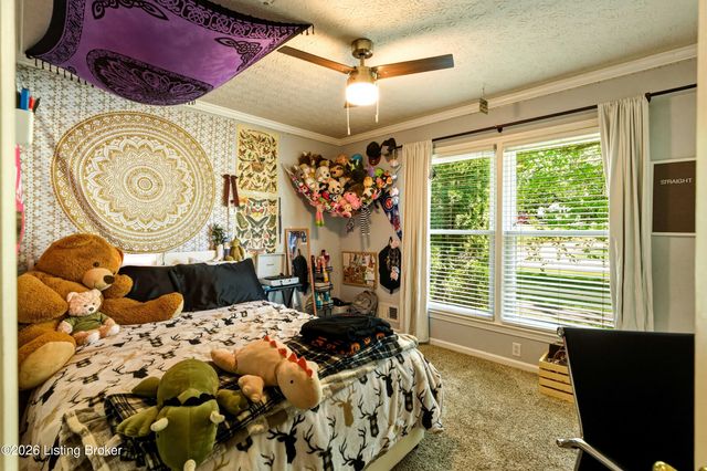 5121 McGregor Dr, La Grange, KY 40031