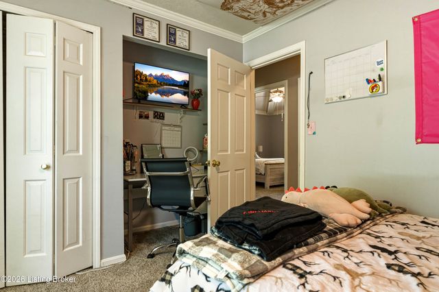 5121 McGregor Dr, La Grange, KY 40031