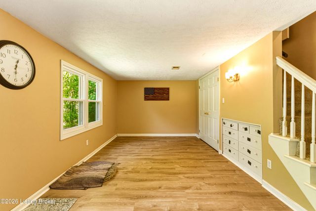 5121 McGregor Dr, La Grange, KY 40031