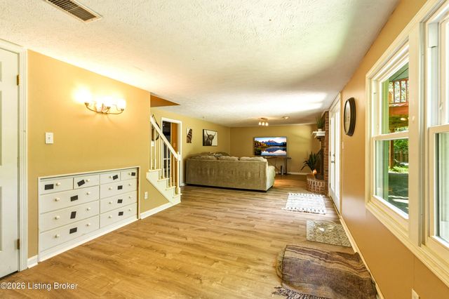 5121 McGregor Dr, La Grange, KY 40031