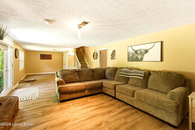 5121 McGregor Dr, La Grange, KY 40031