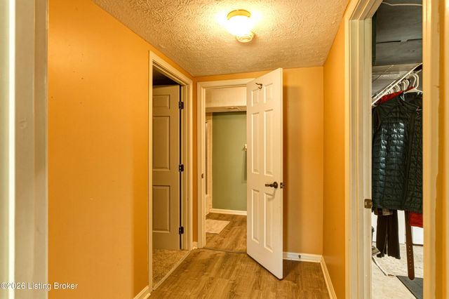 5121 McGregor Dr, La Grange, KY 40031