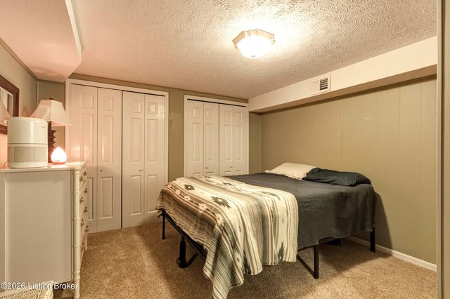 5121 McGregor Dr, La Grange, KY 40031