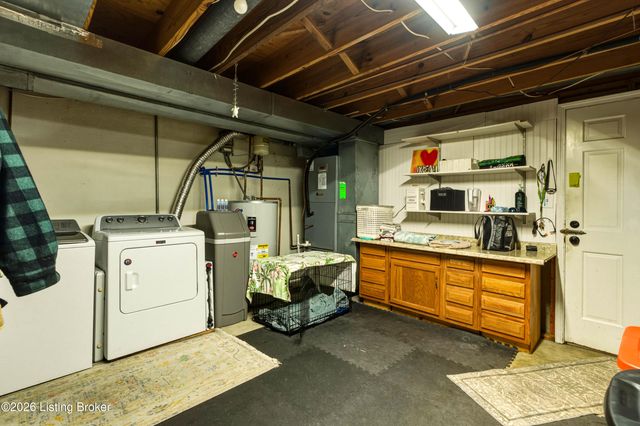 5121 McGregor Dr, La Grange, KY 40031