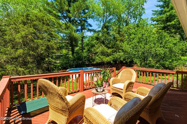 5121 McGregor Dr, La Grange, KY 40031