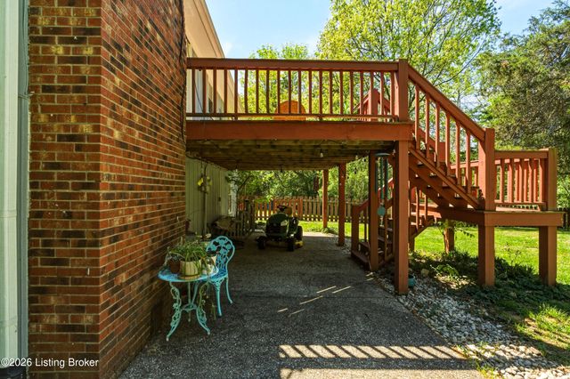 5121 McGregor Dr, La Grange, KY 40031