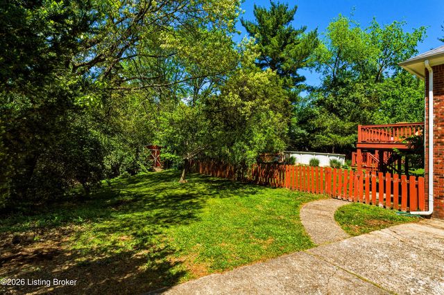 5121 McGregor Dr, La Grange, KY 40031