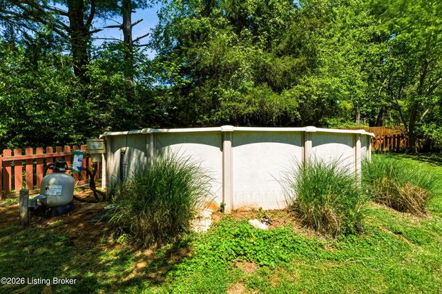 5121 McGregor Dr, La Grange, KY 40031