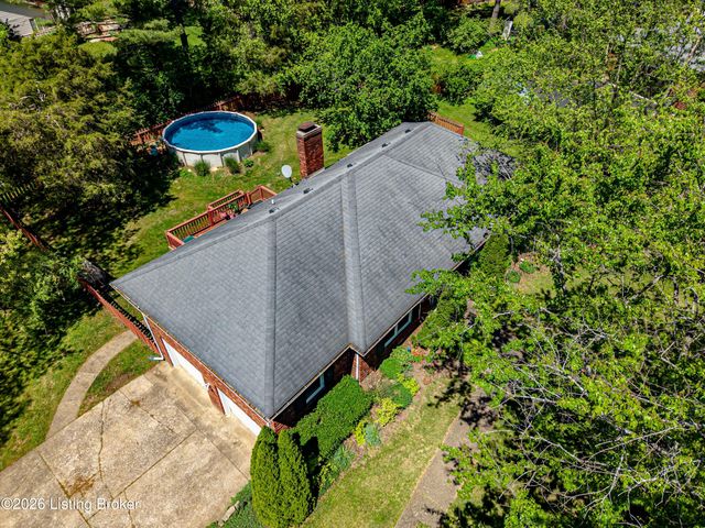 5121 McGregor Dr, La Grange, KY 40031