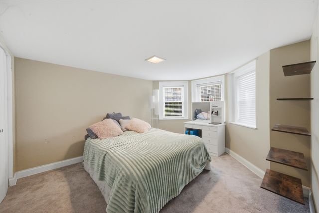 1532 W Oakdale Avenue, Chicago, IL 60657