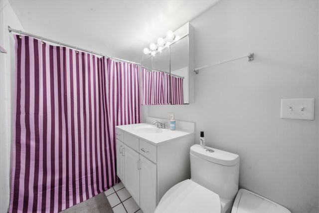 1532 W Oakdale Avenue, Chicago, IL 60657