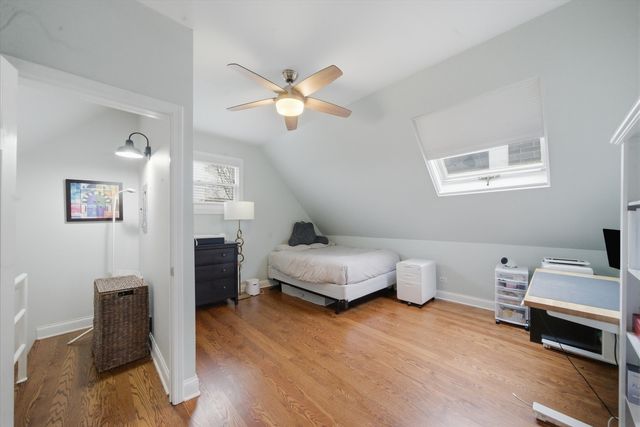 1532 W Oakdale Avenue, Chicago, IL 60657