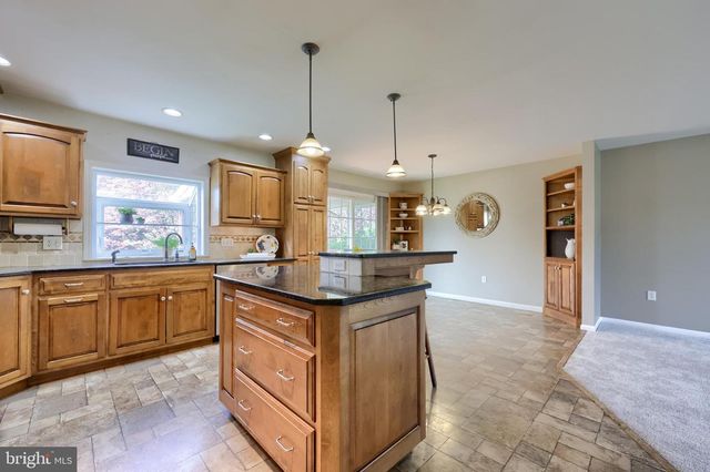 2451 CYPRESS DR, Lancaster, PA 17602