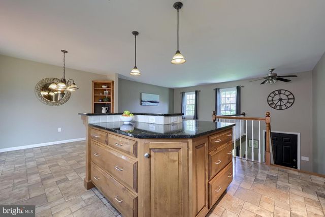 2451 CYPRESS DR, Lancaster, PA 17602