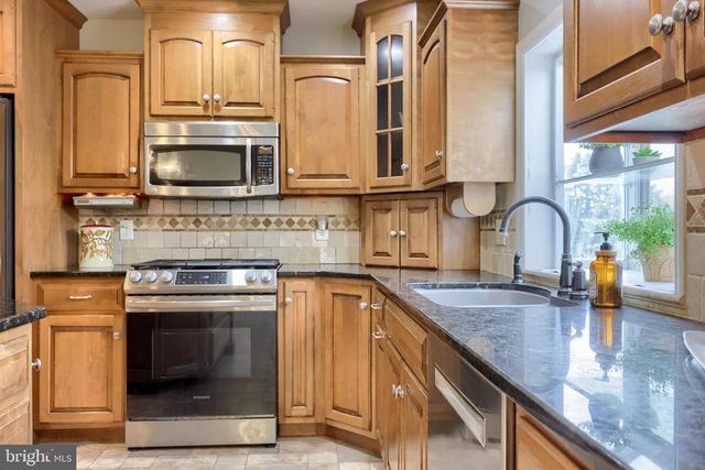 2451 CYPRESS DR, Lancaster, PA 17602