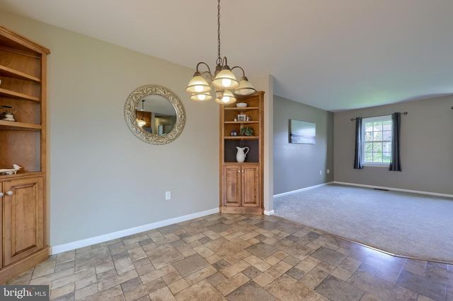 2451 CYPRESS DR, Lancaster, PA 17602