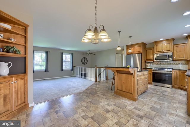 2451 CYPRESS DR, Lancaster, PA 17602