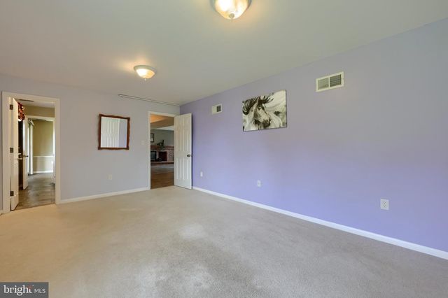 2451 CYPRESS DR, Lancaster, PA 17602