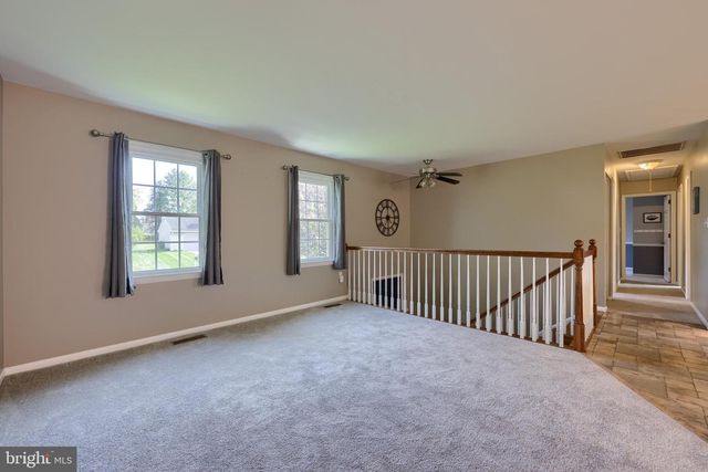 2451 CYPRESS DR, Lancaster, PA 17602