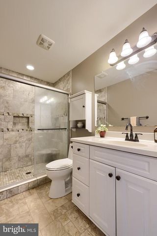 2451 CYPRESS DR, Lancaster, PA 17602