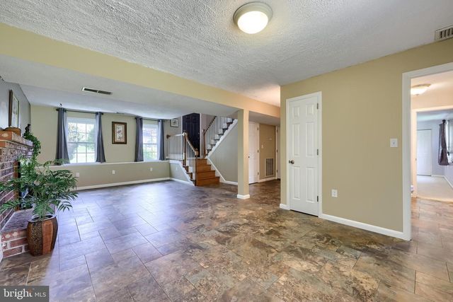 2451 CYPRESS DR, Lancaster, PA 17602