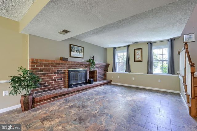 2451 CYPRESS DR, Lancaster, PA 17602