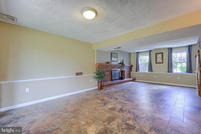 2451 CYPRESS DR, Lancaster, PA 17602