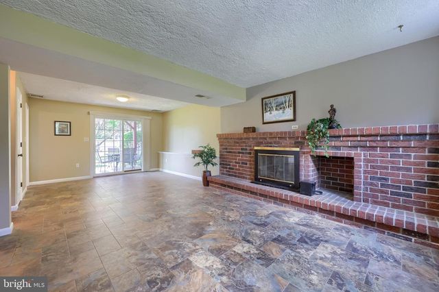 2451 CYPRESS DR, Lancaster, PA 17602