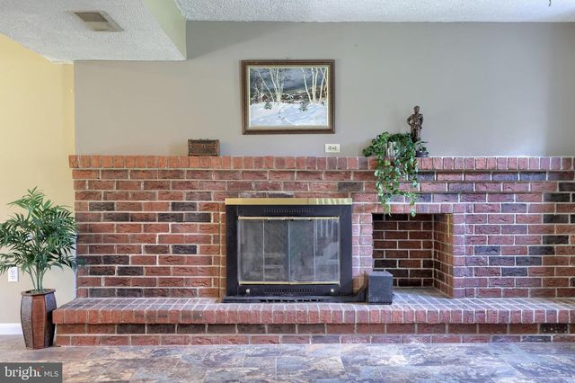 2451 CYPRESS DR, Lancaster, PA 17602
