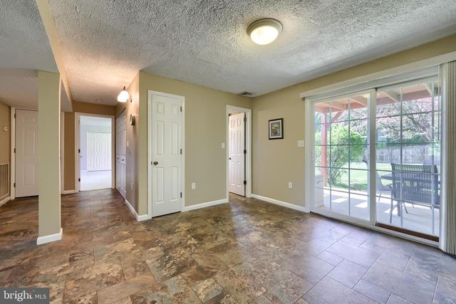 2451 CYPRESS DR, Lancaster, PA 17602