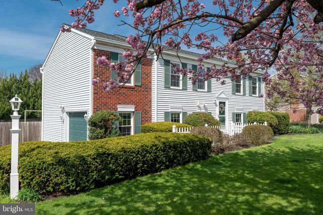 2451 CYPRESS DR, Lancaster, PA 17602