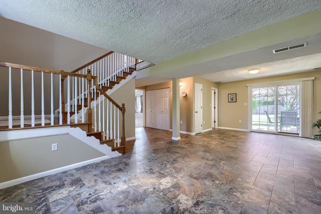 2451 CYPRESS DR, Lancaster, PA 17602